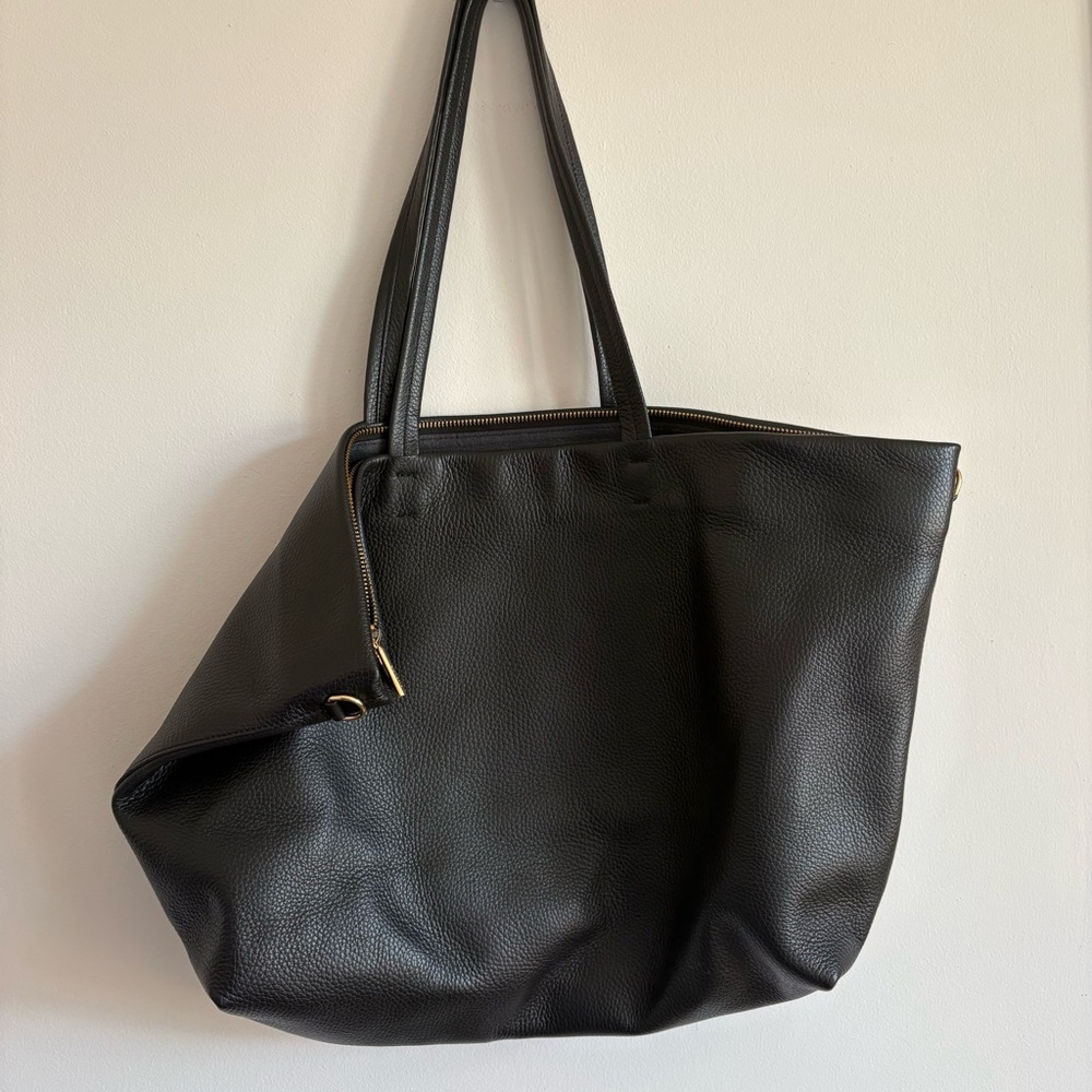 Cuyana Black Pebbled Leather Tote - Picture 6 of 10